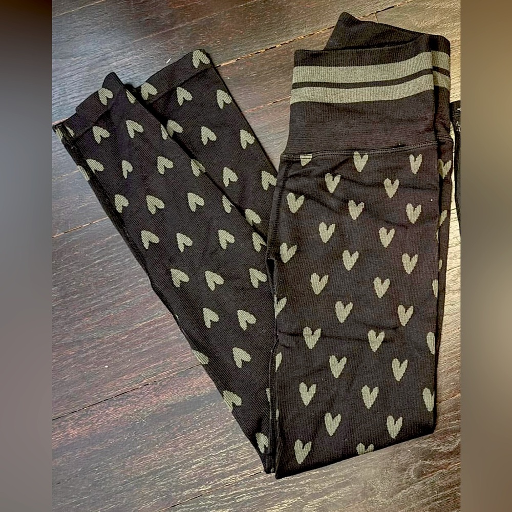 Spiritual Gangster Ribbed Leggings
Ribbed Hearts- size XS/S
